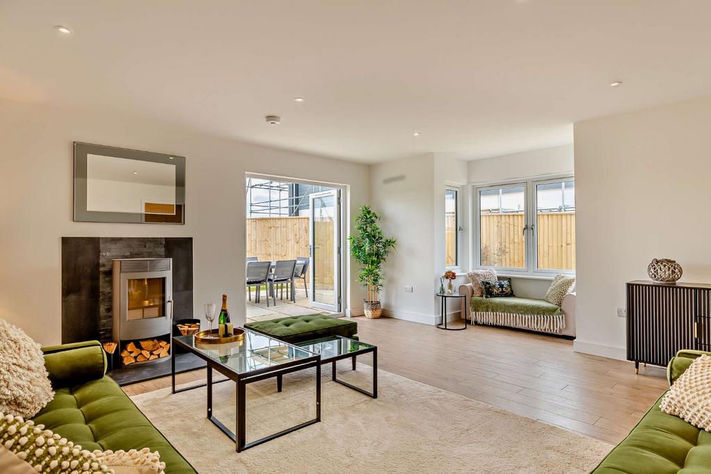Show Home Sitting R