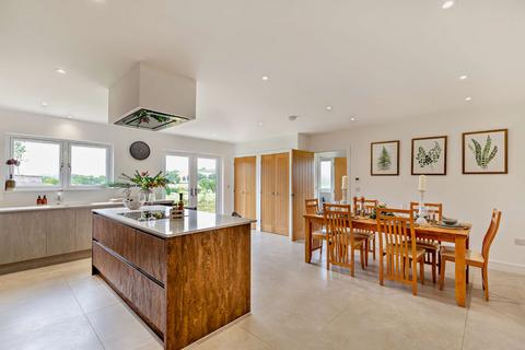 4 bedroom detached house for sale, Morchard Road, Crediton, Devon