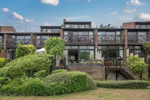 74 Mallard Place, Twickenham, TW1 4SR