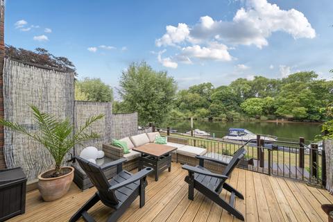 74 Mallard Place, Twickenham, TW1 4SR