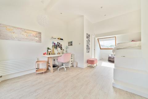 74 Mallard Place, Twickenham, TW1 4SR
