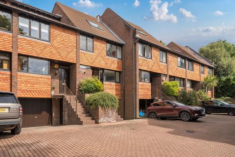 74 Mallard Place, Twickenham, TW1 4SR