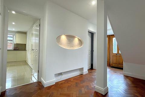 3 bedroom detached bungalow for sale, Ravensbourne Avenue, Shortlands, BR2
