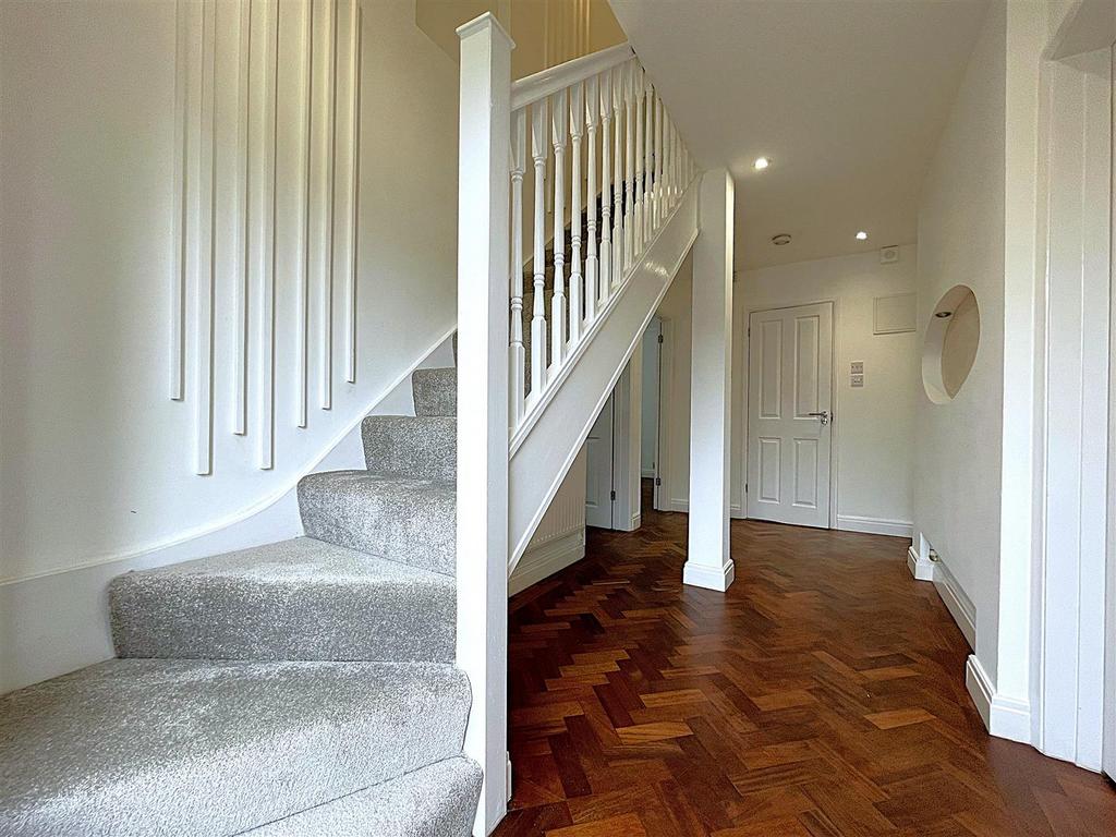 Hallway1.jpg