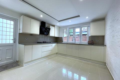 3 bedroom detached bungalow for sale, Ravensbourne Avenue, Shortlands, BR2