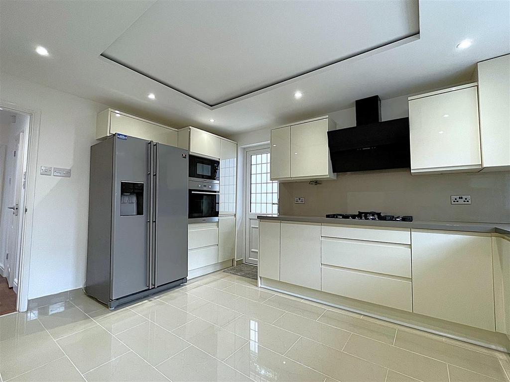Kitchen.2.jpg