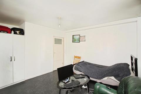 1 bedroom flat for sale, Gorseburn House, Aikman Avenue, New Parks, LE3