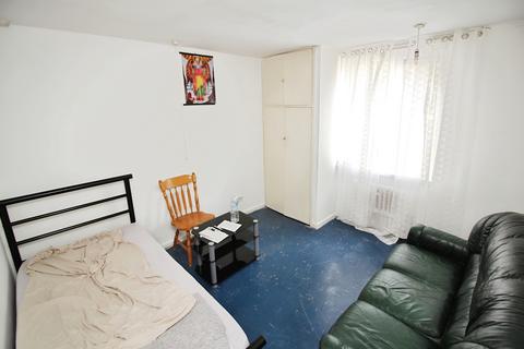 1 bedroom flat for sale, Gorseburn House, Aikman Avenue, New Parks, LE3