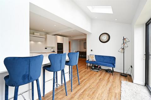 2 Birchen Close, Dronfield Woodhouse, Dronfield, S18 8ZD