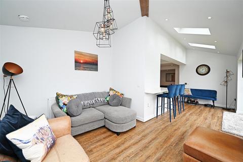 2 Birchen Close, Dronfield Woodhouse, Dronfield, S18 8ZD