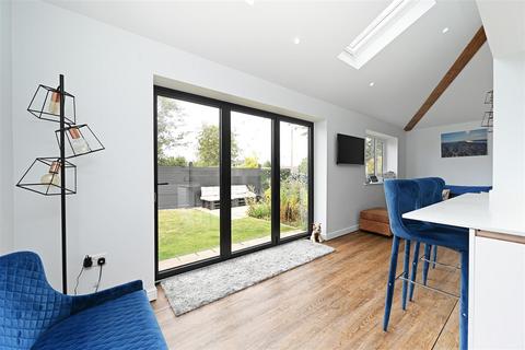 2 Birchen Close, Dronfield Woodhouse, Dronfield, S18 8ZD