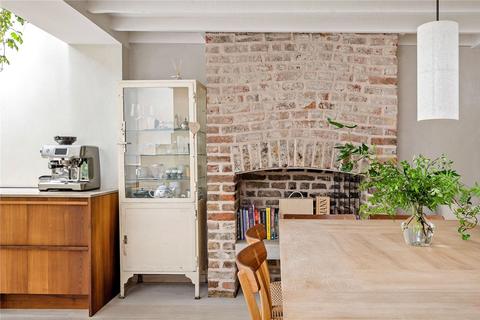 2 Albion Terrace, London, E8 4ER