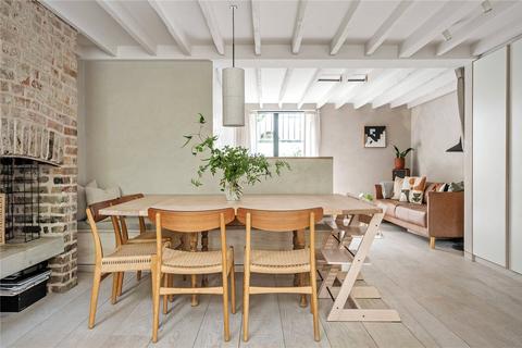 2 Albion Terrace, London, E8 4ER