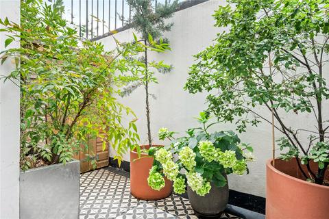 2 Albion Terrace, London, E8 4ER