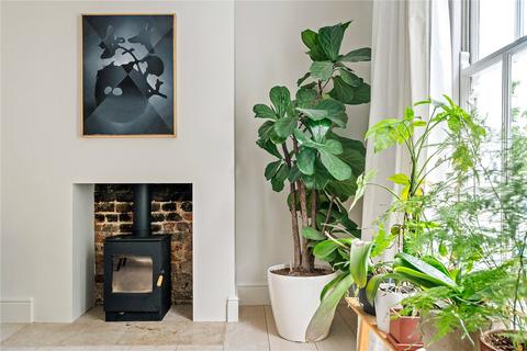 2 Albion Terrace, London, E8 4ER