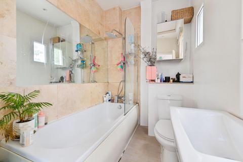 16 University Road, London, SW19 2BX