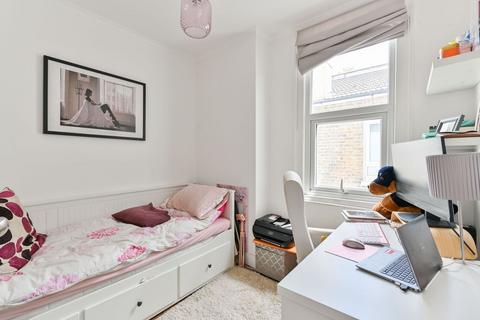 16 University Road, London, SW19 2BX
