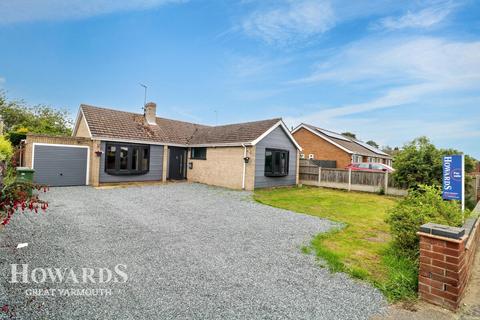 3 bedroom detached bungalow for sale, Beach Road, Scratby