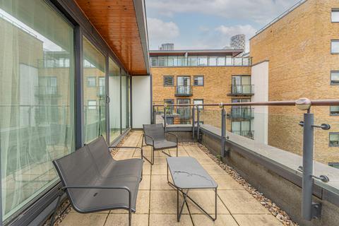 2 bedroom flat for sale, Boardwalk Place, Canary Wharf E14