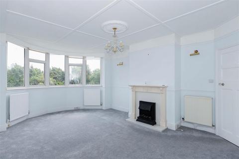 2 bedroom flat for sale, Grand Avenue, Worthing