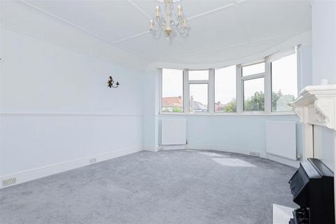 2 bedroom flat for sale, Grand Avenue, Worthing