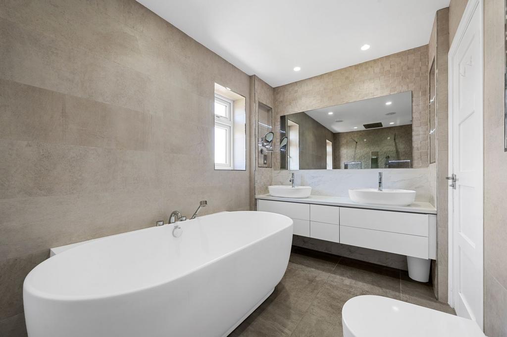 En-Suite Bathroom