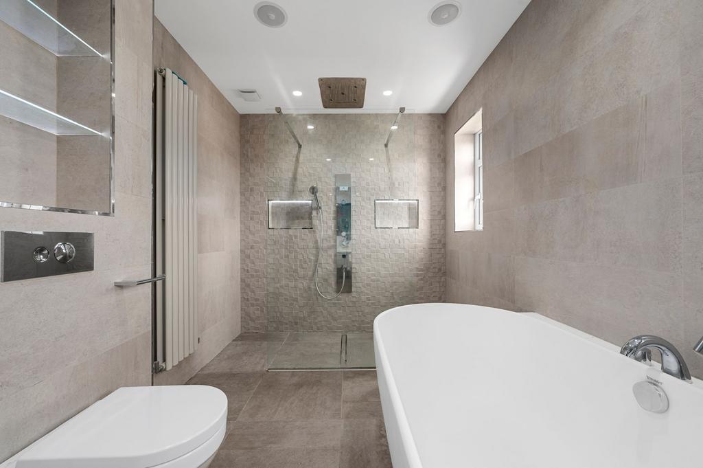 En-Suite Bathroom