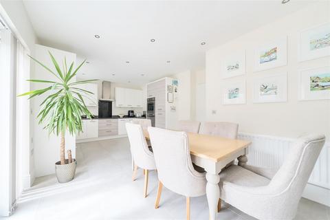 undefined, Roundway Rise, Calne