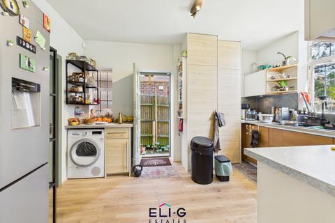 5 bedroom detached house for sale, Goodyers Gardens, NW4