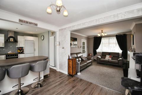 3 bedroom semi-detached house for sale, Malham Avenue, Hull