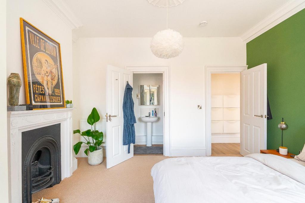 ERAUQSDNALTROP6 TALF5 - Bedroom F.jpg