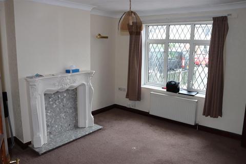 2 bedroom end of terrace house to rent, Dickinson Drive, Walsall