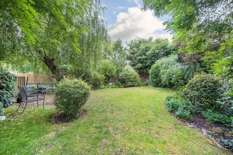 2 bedroom flat for sale, Chatsworth Road, London NW2