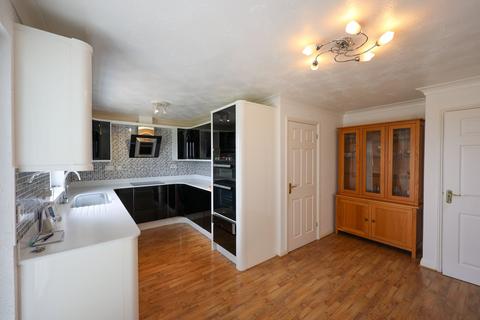 6 Horseshoe Close, Roche, St Austell, PL26 8FD