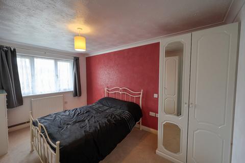 6 Horseshoe Close, Roche, St Austell, PL26 8FD
