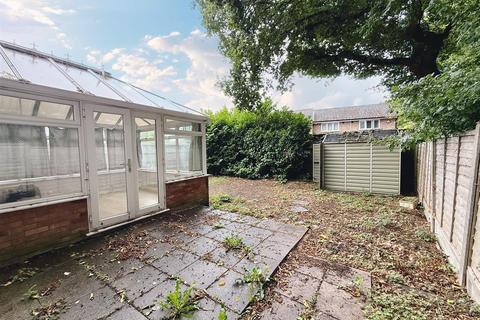 26 Rowhedge, Brentwood, CM13 2TS