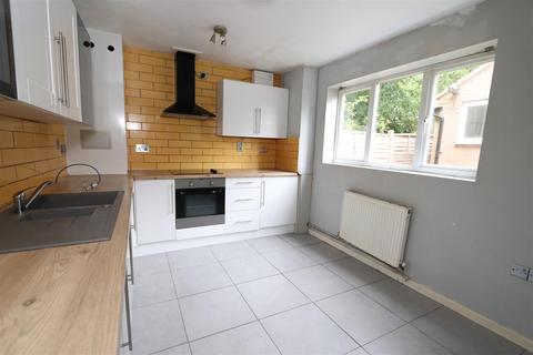 26 Rowhedge, Brentwood, CM13 2TS