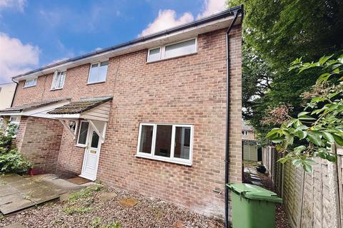26 Rowhedge, Brentwood, CM13 2TS