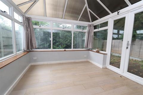 26 Rowhedge, Brentwood, CM13 2TS