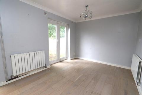 26 Rowhedge, Brentwood, CM13 2TS