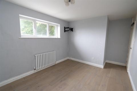 26 Rowhedge, Brentwood, CM13 2TS
