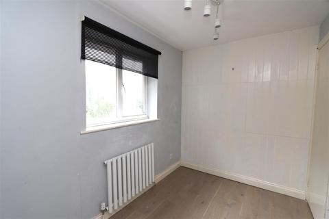 26 Rowhedge, Brentwood, CM13 2TS