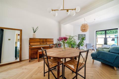 3 bedroom semi-detached house for sale, The Underwood, Eltham