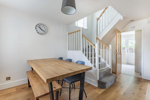 1 Charles Drive, Thame, OX9 3XU