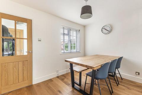 1 Charles Drive, Thame, OX9 3XU
