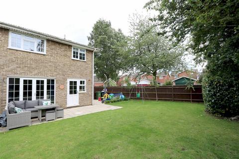 1 Charles Drive, Thame, OX9 3XU