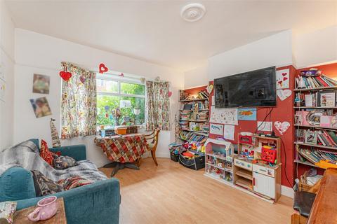 2 bedroom flat for sale, Beresford Gardens, Enfield