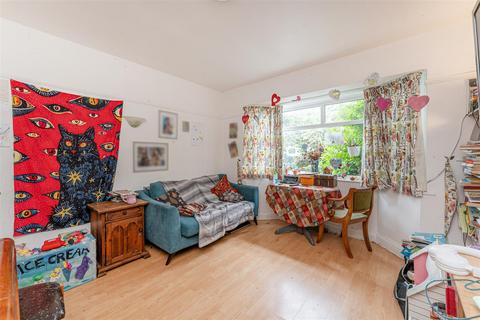 2 bedroom flat for sale, Beresford Gardens, Enfield