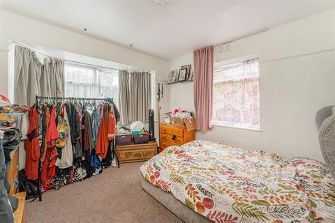 2 bedroom flat for sale, Beresford Gardens, Enfield