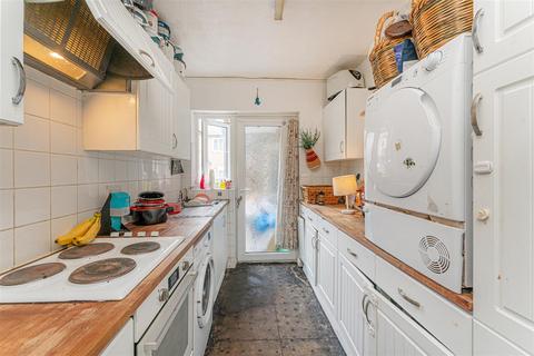 2 bedroom flat for sale, Beresford Gardens, Enfield